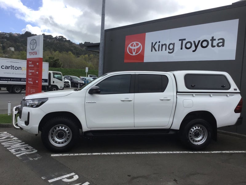 2023 Toyota Hilux SR 2.8DT 6MT 2WD Canopy image 2