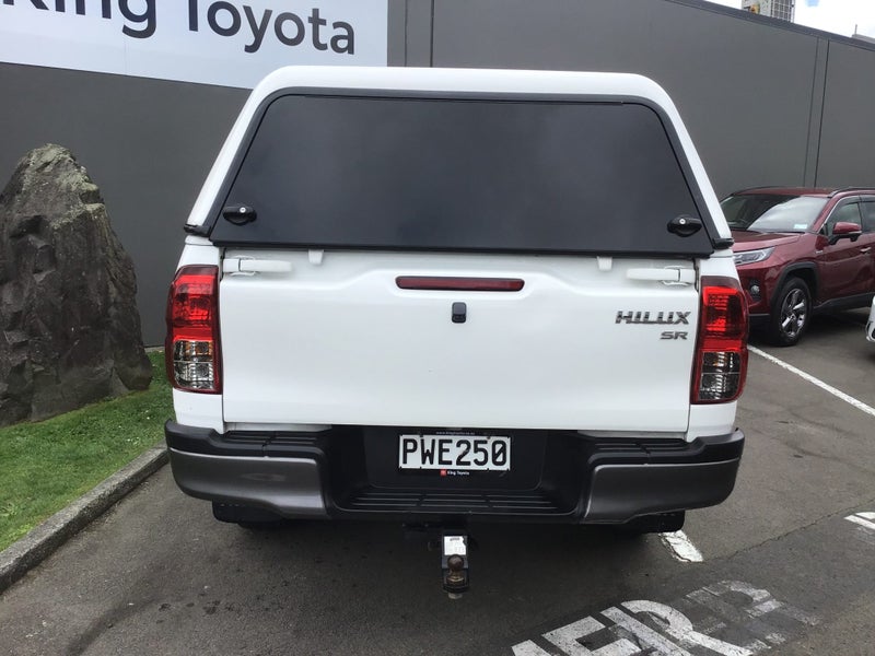 2023 Toyota Hilux SR 2.8DT 6MT 2WD Canopy image 3