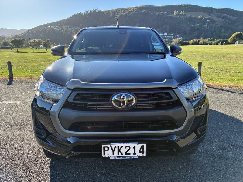2023 Toyota Hilux SR 2.8DT 6MT 4WD image 2