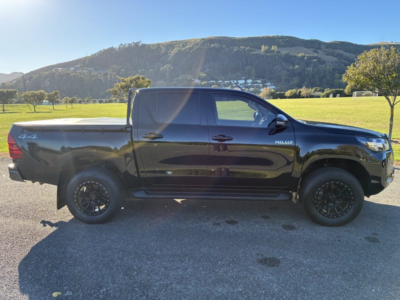 2023 Toyota Hilux SR 2.8DT 6MT 4WD image 5
