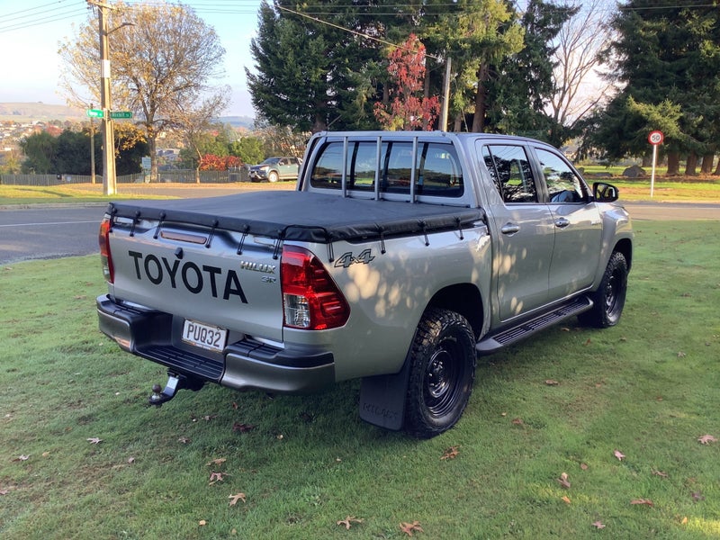 2023 Toyota Hilux SR 2.8DT 6MT 4WD Double Cab image 5