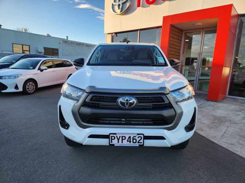 2023 Toyota Hilux SR 2.8DT Automatic 2WD Double... image 2
