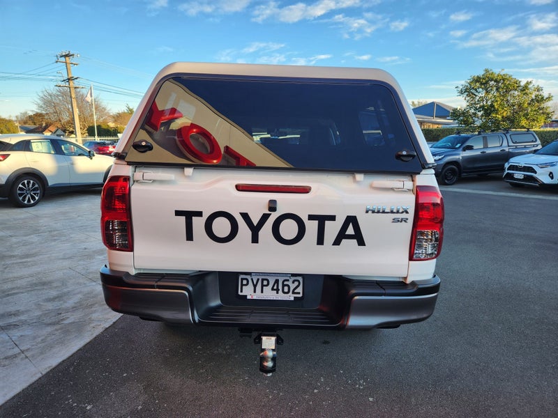 2023 Toyota Hilux SR 2.8DT Automatic 2WD Double... image 5