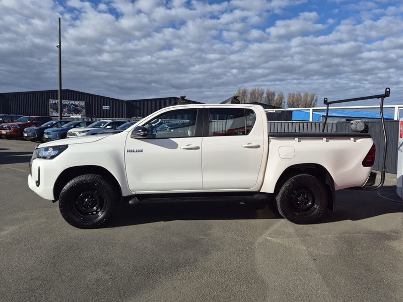 2023 Toyota Hilux SR 2.8DT Automatic 2WD Double... image 5