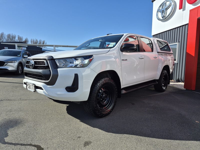 2023 Toyota Hilux SR 2.8DT Automatic 2WD Double... image 4