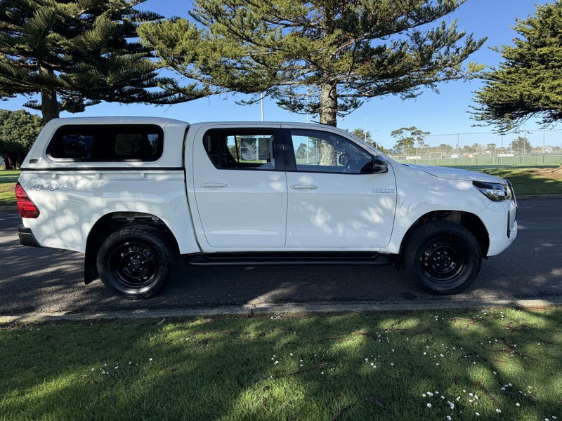 2023 Toyota Hilux SR 2.8DT Automatic 4WD Double... image 2