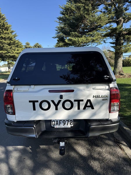 2023 Toyota Hilux SR 2.8DT Automatic 4WD Double... image 5