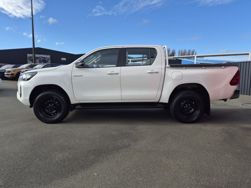 2023 Toyota Hilux SR 2.8DT Automatic Double Cab... image 5