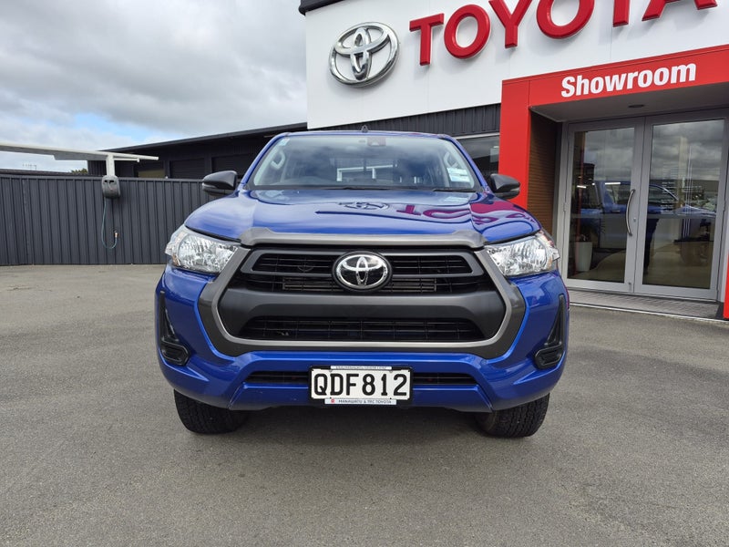 2023 Toyota Hilux SR 2.8DT Manual 2WD Double Ca... image 2