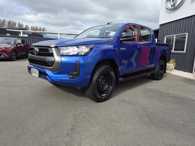 2023 Toyota Hilux SR 2.8DT Manual 2WD Double Ca... image 4