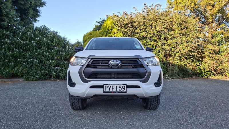 2023 Toyota Hilux SR 4WD image 2