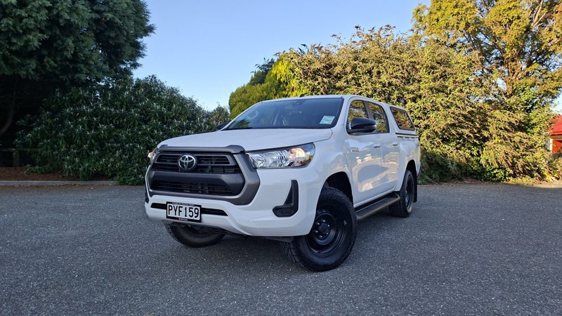 2023 Toyota Hilux SR 4WD image 3