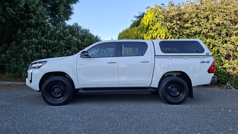 2023 Toyota Hilux SR 4WD image 4