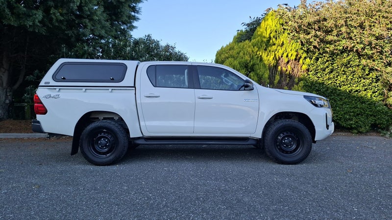 2023 Toyota Hilux SR 4WD image 5
