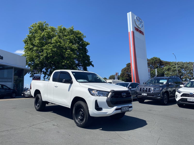 2023 Toyota Hilux SR TD EC 2.8DT image 1