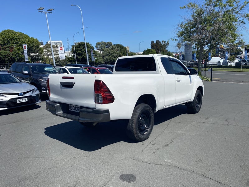 2023 Toyota Hilux SR TD EC 2.8DT image 3