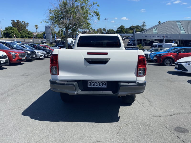 2023 Toyota Hilux SR TD EC 2.8DT image 4