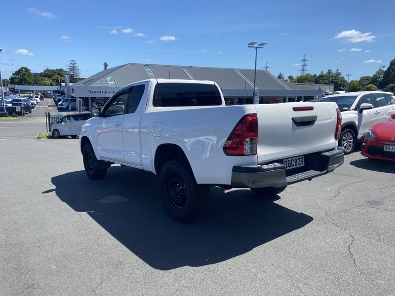 2023 Toyota Hilux SR TD EC 2.8DT image 5