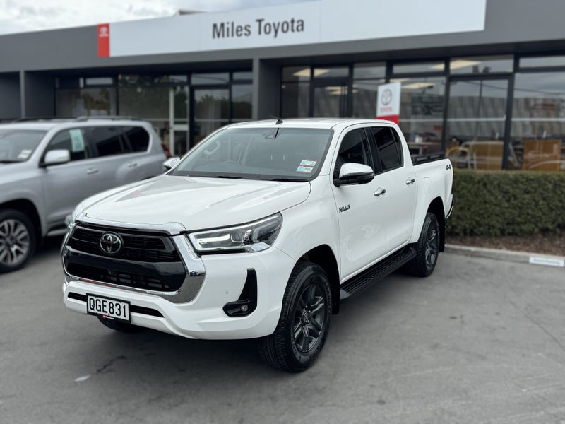 2023 Toyota Hilux SR5 2.8 Diesel Turbo 4WD Auto... image 3