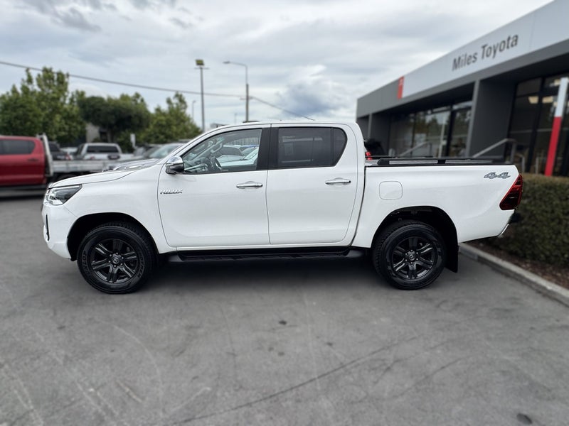 2023 Toyota Hilux SR5 2.8 Diesel Turbo 4WD Auto... image 4