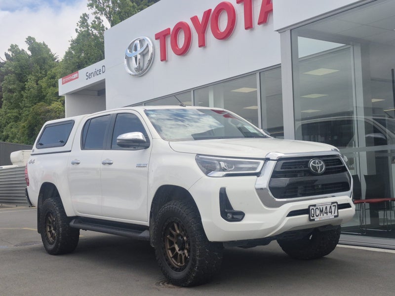 2023 Toyota Hilux SR5 2.8DT 4WD 6 Manual image 1