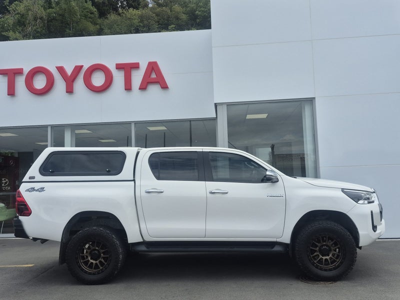 2023 Toyota Hilux SR5 2.8DT 4WD 6 Manual image 2