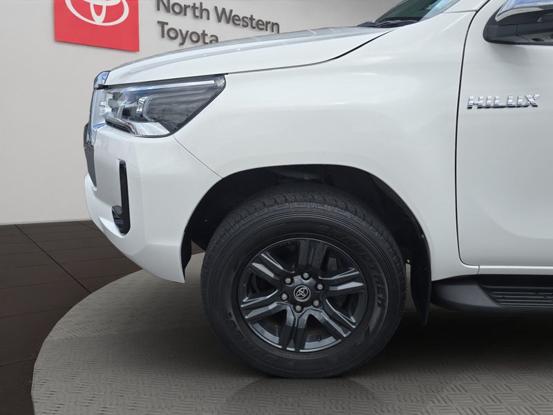 2023 Toyota Hilux SR5 2.8DT 6AT 4WD DCW/4D/5S image 4