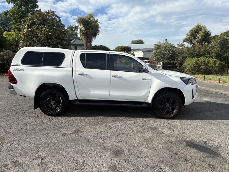 2023 Toyota Hilux SR5 2.8DT 6AT 4WD DCW/4D/5S image 3