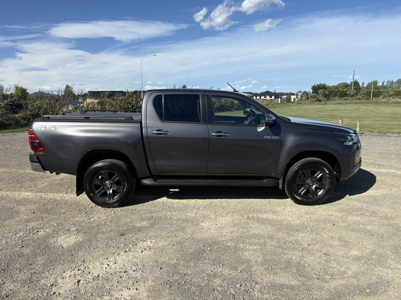 2023 Toyota Hilux SR5 2.8DT 6AT 4WD DCW/4D/5S image 3