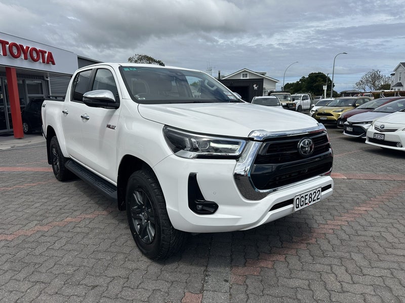 2023 Toyota Hilux SR5 2.8DT 6AT 4WD DCW/4D/5S -... image 1