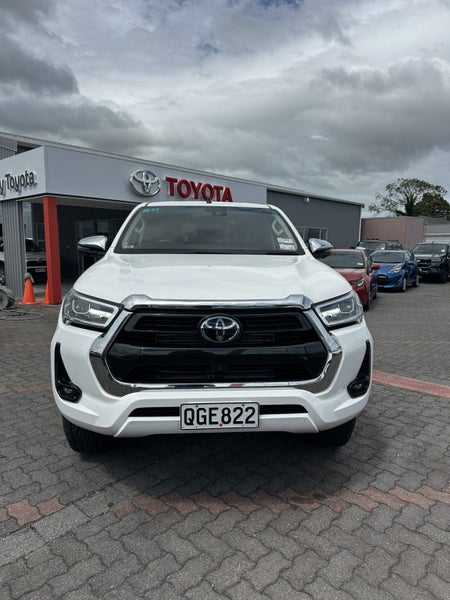 2023 Toyota Hilux SR5 2.8DT 6AT 4WD DCW/4D/5S -... image 2