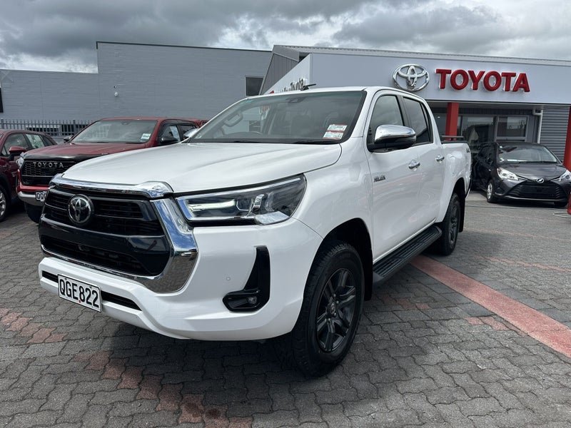 2023 Toyota Hilux SR5 2.8DT 6AT 4WD DCW/4D/5S -... image 3