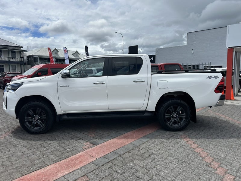 2023 Toyota Hilux SR5 2.8DT 6AT 4WD DCW/4D/5S -... image 4