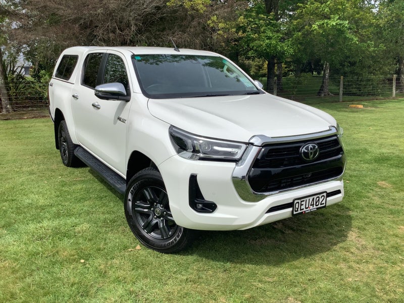 2023 Toyota Hilux SR5 2.8DT 6AT 4WD Double Cab image 1
