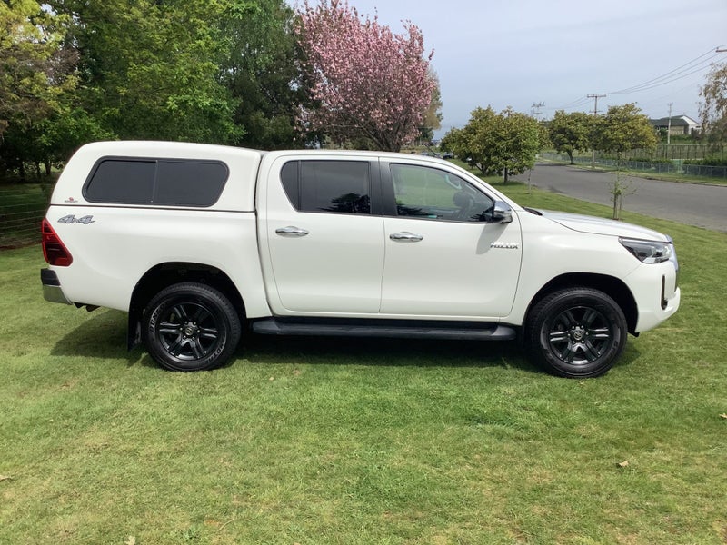 2023 Toyota Hilux SR5 2.8DT 6AT 4WD Double Cab image 3