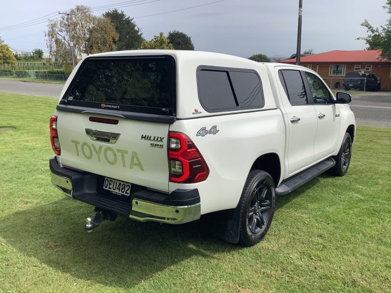 2023 Toyota Hilux SR5 2.8DT 6AT 4WD Double Cab image 4
