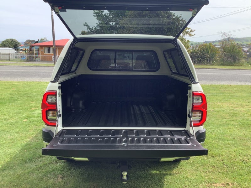 2023 Toyota Hilux SR5 2.8DT 6AT 4WD Double Cab image 5
