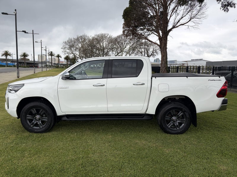 2023 Toyota Hilux SR5 2.8DT Automatic 2WD Doubl... image 5