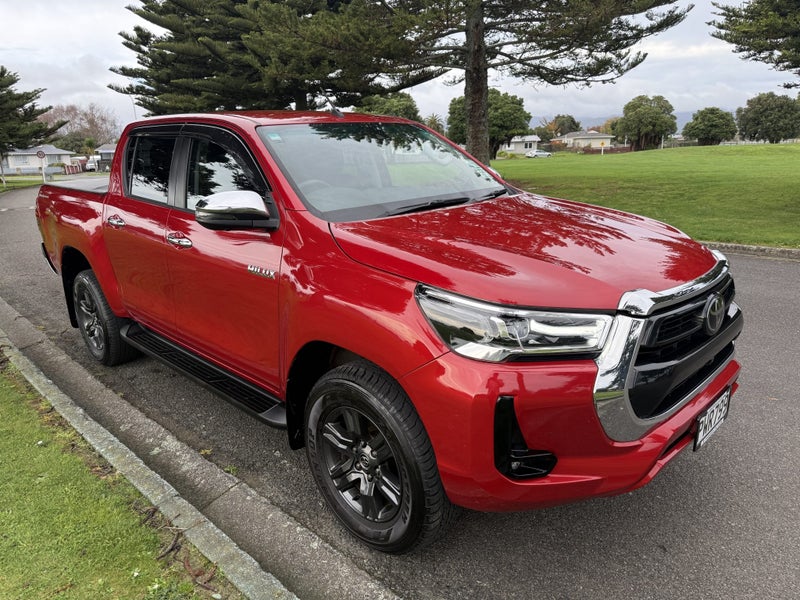 2023 Toyota Hilux SR5 2.8DT Automatic 2WD Doubl... image 5
