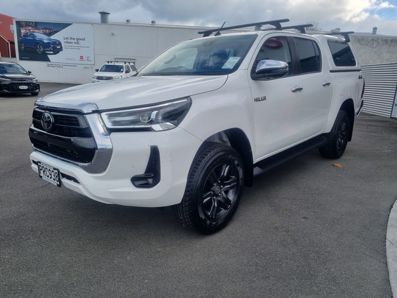 2023 Toyota Hilux SR5 2.8DT Automatic 4WD Doubl... image 3