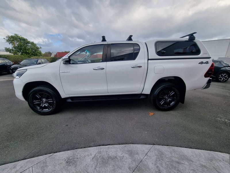 2023 Toyota Hilux SR5 2.8DT Automatic 4WD Doubl... image 5