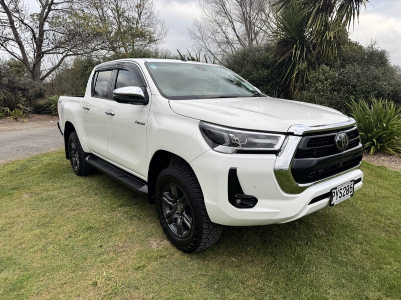 2023 Toyota Hilux SR5 2.8DT Automatic 4WD Doubl... image 3