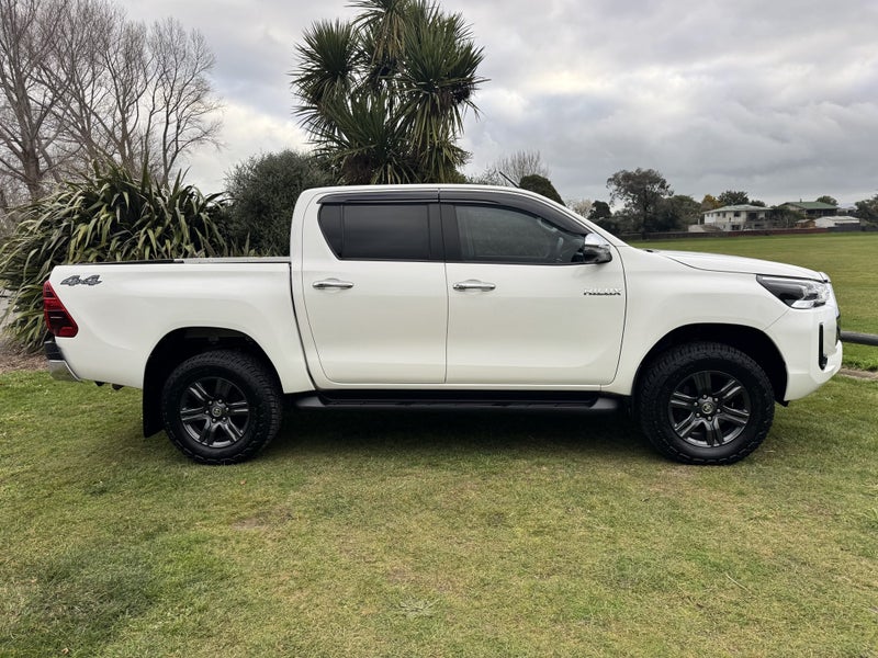 2023 Toyota Hilux SR5 2.8DT Automatic 4WD Doubl... image 5