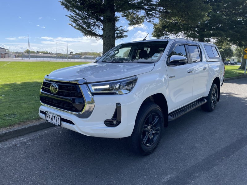 2023 Toyota Hilux SR5 2.8DT Automatic 4WD Doubl... image 1