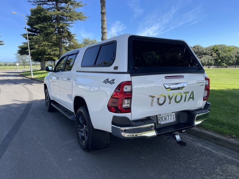 2023 Toyota Hilux SR5 2.8DT Automatic 4WD Doubl... image 3
