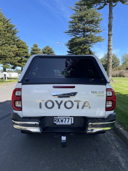 2023 Toyota Hilux SR5 2.8DT Automatic 4WD Doubl... image 5
