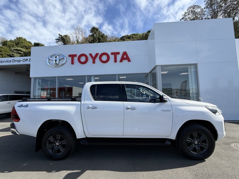 2023 Toyota Hilux SR5 2.8TD 4WD Auto image 3