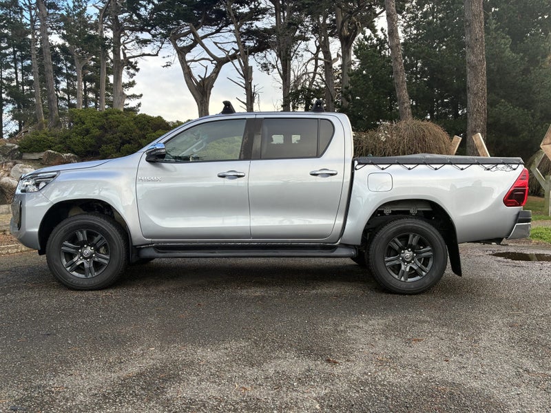 2023 Toyota Hilux SR5 4WD image 2