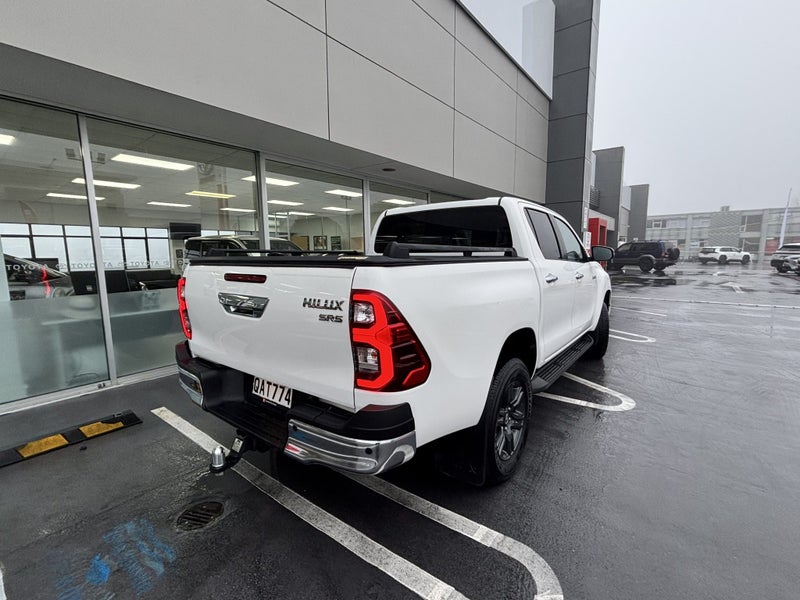 2023 Toyota Hilux SR5 4WD 2.8 DIESEL WORK UTE image 3