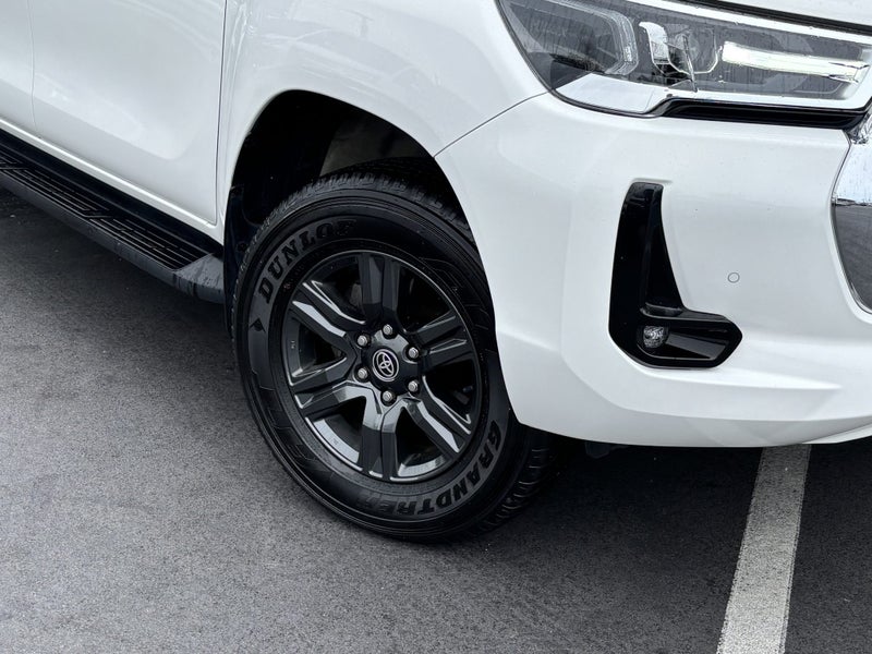 2023 Toyota Hilux SR5 4WD 2.8 DIESEL WORK UTE image 5